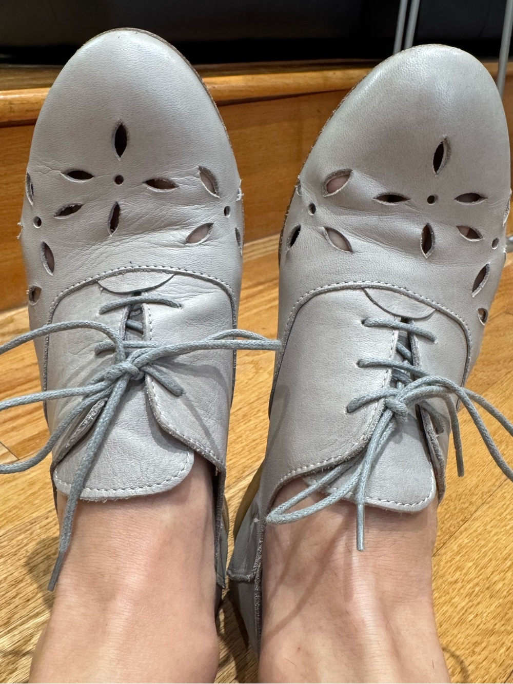 Vero Cuoio Light Gray Perforated Lace-Up Leather Flats